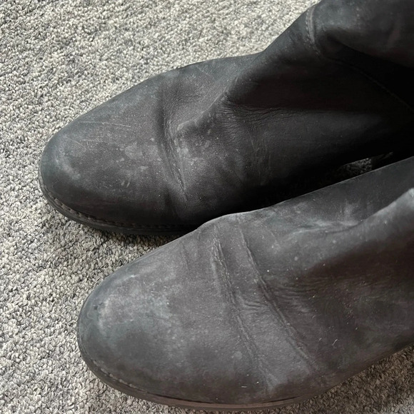 Stuart Weitzman Suede Over the Knee Boots, size 7 - Picture 6 of 9